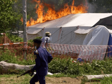 La ciudad de Bukavu sufre de forma recurrente incendios durante la estación seca, y sólo en los últimos dos meses el fuego ha destruido miles de viviendas en distintas comunas. AP/ ARCHIVO