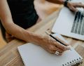Cada modalidad ofrece ventajas diferentes que benefician nuestro día a día en el ámbito escolar, laboral, personal, etc. UNSPLASH / K. SIKKERMA