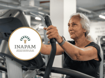 Para obtener beneficios de la credencial INAPAM como acceder a gimnasios gratis es importante tener tu credencial vigente. UNSPLASH / CENTER FOR AGEING BETTER