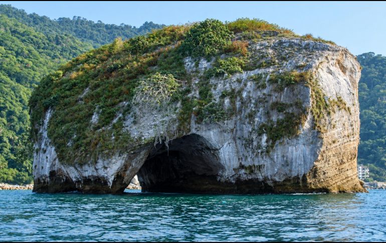 Su combinación de paisaje tropical y actividades acuáticas convierte a Mismaloya en una de las playas jaliscienses que la IA considera imperdibles. EL INFORMADOR / ARCHIVO