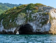 Su combinación de paisaje tropical y actividades acuáticas convierte a Mismaloya en una de las playas jaliscienses que la IA considera imperdibles. EL INFORMADOR / ARCHIVO