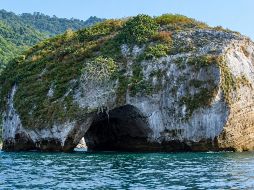 Su combinación de paisaje tropical y actividades acuáticas convierte a Mismaloya en una de las playas jaliscienses que la IA considera imperdibles. EL INFORMADOR / ARCHIVO