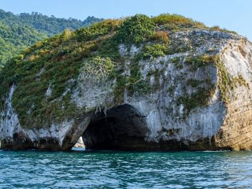 Su combinación de paisaje tropical y actividades acuáticas convierte a Mismaloya en una de las playas jaliscienses que la IA considera imperdibles. EL INFORMADOR / ARCHIVO