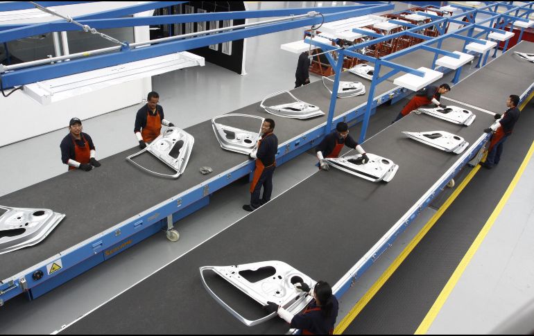 Conoce los principales destinos de los vehículos ligeros fabricados en territorio mexicano y el panorama actual de la industria automotriz. EFE / ARCHIVO