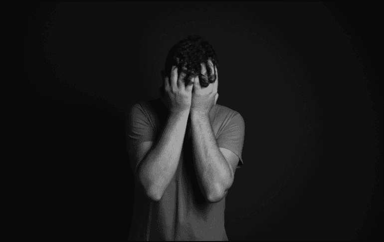 Se exige que la prevención del suicidio no solo se enfoque en la intervención clínica, sino en la creación de entornos sociales que brinden seguridad y esperanza frente a un panorama complejo. CANVA