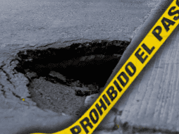 El área afectada fue acordonada para alertar a la ciudadanía respecto del hoyanco y evitar algún riesgo. EL INFORMADOR/ARCHIVO ESPECIAL
