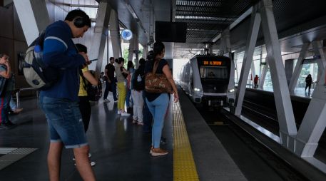 De atender 75 mil usuarios diariamente en 2020, la Línea 3 pasó a poco más de 183 mil usuarios en 2026. ESPECIAL/SITEUR