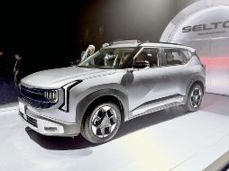 La Kia Seltos 2027 deja atrás las formas convencionales para apostar por una imagen que no pasa desapercibida. La gama llegará con versiones a gasolina y una variante híbrida. CORTESÍA