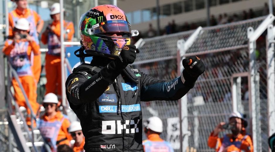 Lando Norris, que el viernes prácticamente perdió la segunda práctica por un problema en la caja de cambios, respondió con una actuación impecable para quedarse con la pole. AFP / T. Coex