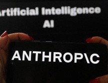 Un investigador de Anthropic anunció esta semana su dimisión debido a la preocupación de que la empresa y sus competidores no estuvieran desarrollando modelos de IA de manera responsable. AFP / ARCHIVO