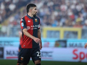 Por esta expulsión, Johan Vásquez se perderá el próximo partido del Genoa contra el Parma. AFP/ ARCHIVO
