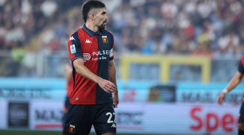 Por esta expulsión, Johan Vásquez se perderá el próximo partido del Genoa contra el Parma. AFP/ ARCHIVO