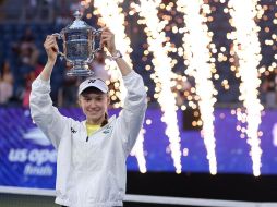 Elena Rybakina ganó su tercer título de Grand Slam este 12 de septiembre. EFE/S. Yenesel