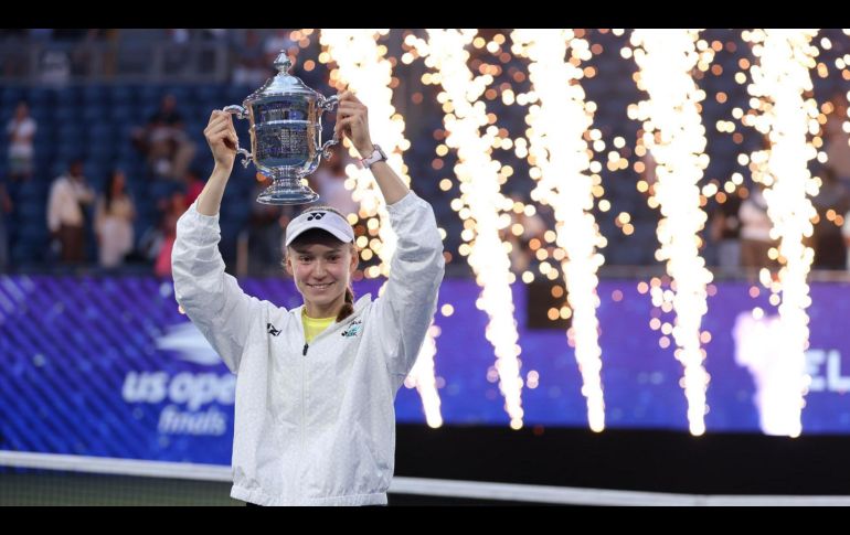 Elena Rybakina ganó su tercer título de Grand Slam este 12 de septiembre. EFE/S. Yenesel