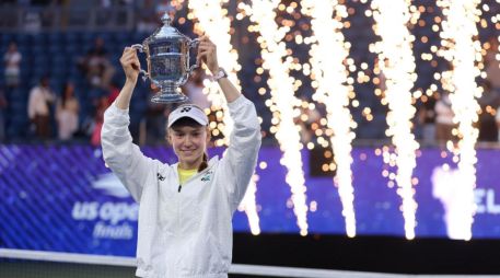 Elena Rybakina ganó su tercer título de Grand Slam este 12 de septiembre. EFE/S. Yenesel