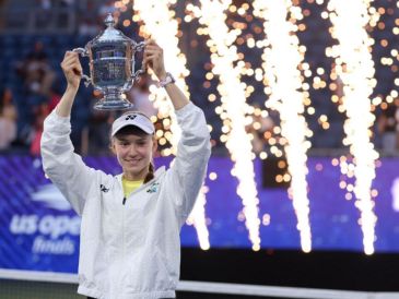 Elena Rybakina ganó su tercer título de Grand Slam este 12 de septiembre. EFE/S. Yenesel