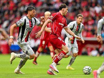 Una fuerte tormenta eléctrica obligó a suspender momentáneamente el encuentro de la Jornada 8 donde el Toluca vencía 5-1 al Atlas de forma contundente. IMAGO7.