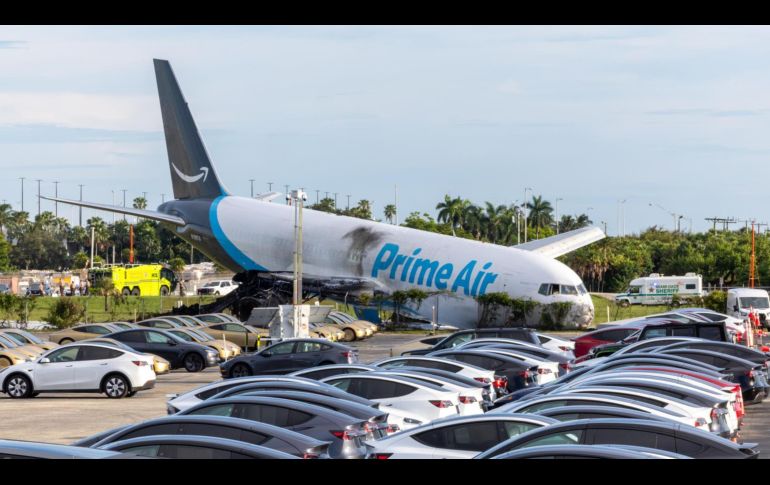 El avión de carga de Amazon impactó una camioneta donde viajaban la víctima y sus compañeros. EFE/D. Varela