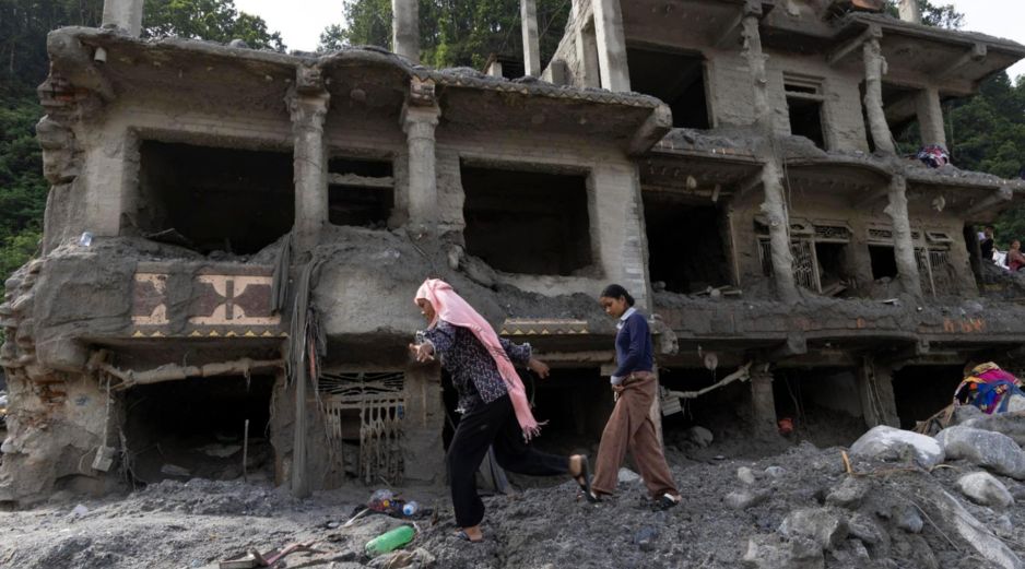 Las riadas en Nepal que han dejado más de mil 300 muertos y cerca de cinco mil desaparecidos desde el 26 de agosto. EFE/N. SHRESTHA