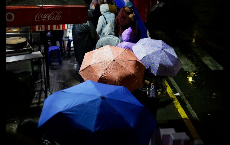 El SMN advierte sobre lluvias torrenciales, granizo y posibles inundaciones en varios estados de México por el monzón y la onda tropical 39. AFP/ARCHIVO