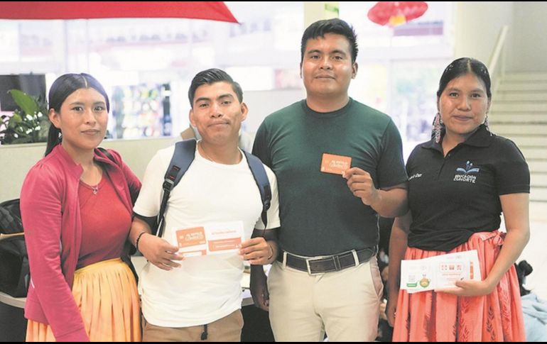 Los apoyos fueron entregados a 101 jóvenes de entre 18 y 29 años de municipios del Norte del Estado. ESPECIAL