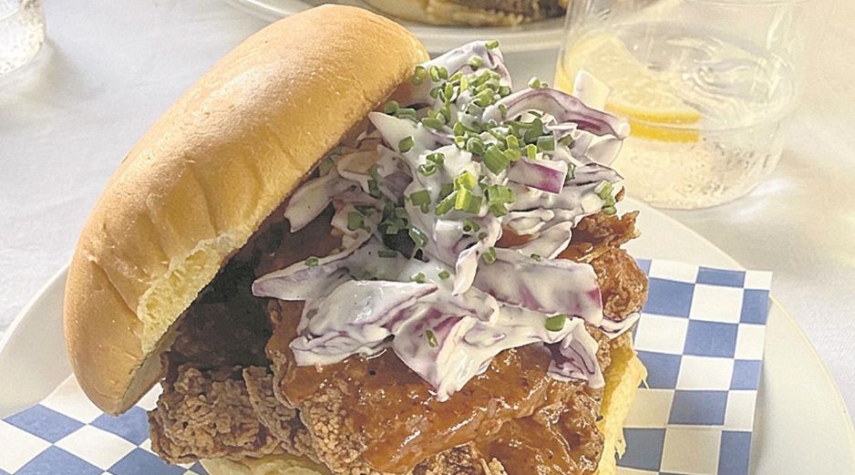 Brioche con pollo frito. ESPECIAL