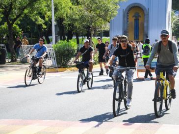 La Vía RecreActiva promedia 130 mil asistentes cada semana y esta mañana, en un evento conmemorativo por su aniversario, autoridades municipales resaltaron el crecimiento de la Vía para construir comunidad. EL INFORMADOR/J. Acosta