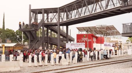 Además de la colocación de concreto hidráulico, el proyecto en Tlaquepaque contempla la rehabilitación de banquetas y la instalación de señalética. ESPECIAL