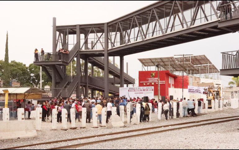 Además de la colocación de concreto hidráulico, el proyecto en Tlaquepaque contempla la rehabilitación de banquetas y la instalación de señalética. ESPECIAL
