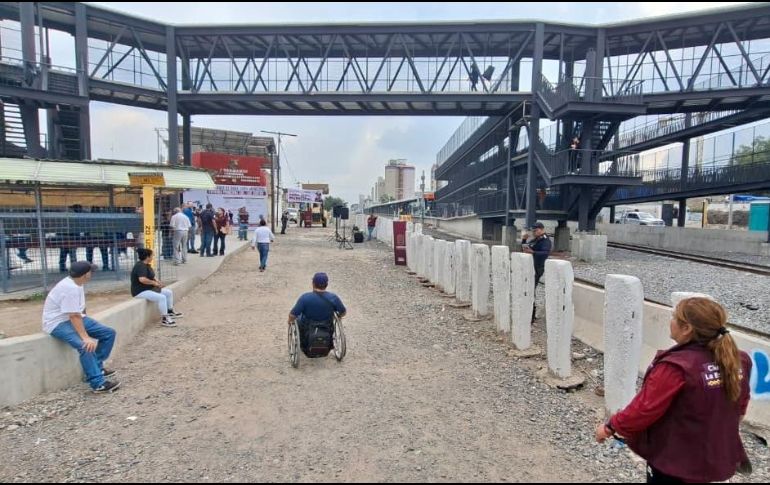 Además de la colocación de concreto hidráulico, el proyecto en Tlaquepaque contempla la rehabilitación de banquetas y la instalación de señalética. ESPECIAL