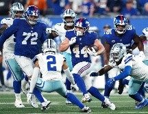 La ofensiva neoyorquina dominó el tiempo de posesión y capitalizó los errores del rival para asegurar la victoria en este duelo divisional de la NFC Este. AFP.