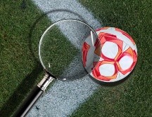 La investigación de la CNA busca determinar si determinadas conductas podrían representar un abuso de poder de mercado capaz de afectar la competencia en el futbol profesional de México. ESPECIAL / IMAGO7 y CANVA