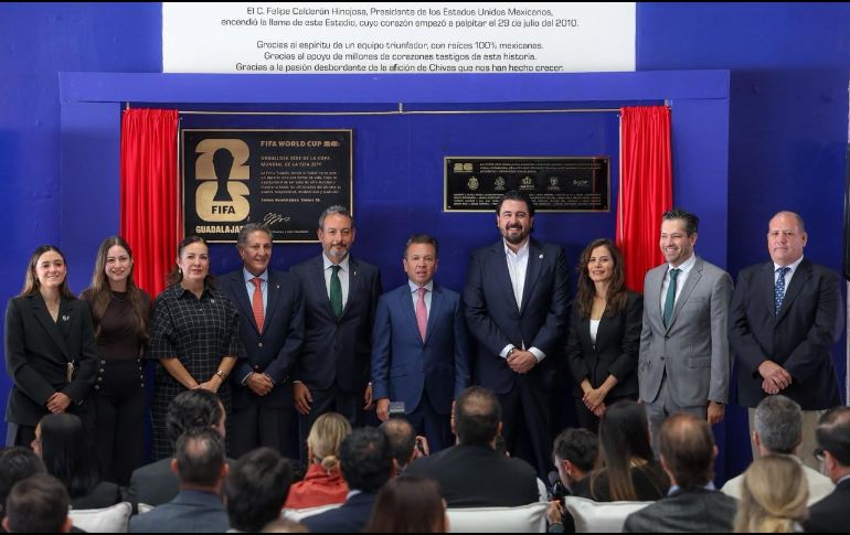 En el acto estuvieron presentes el gobernador de Jalisco, Pablo Lemus; la alcaldesa de Guadalajara, Verónica Delgadillo; el alcalde de Zapopan, Juan José Frangie, y el propietario de Chivas, Amaury Vergara. EL INFORMADOR / A. Navarro