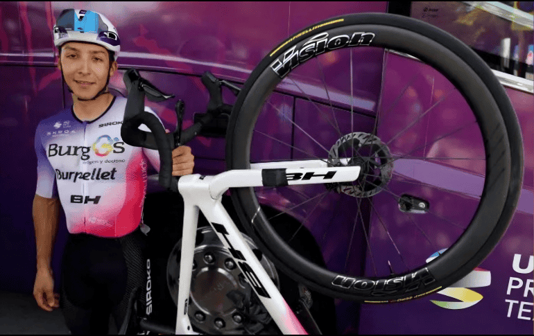 César Macías, el segundo mejor ciclista de México, es la gran ausencia en el equipo liderado por Isaac del Toro para el Mundial de Ciclismo en Montreal. EFE / J. Lizón