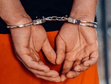 La mujer ha escuchado la declaración de su esposo desde la primera fila de la tribuna del público, rodeada de sus familiares. Pexels