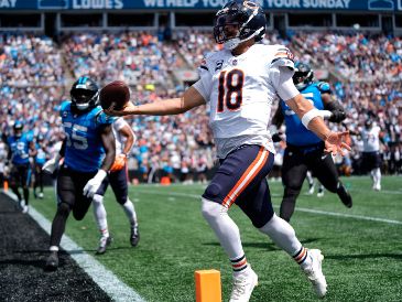 Los Bears vencieron 59-37 a Carolina y se quedaron a tres puntos de igualar el récord de Atlanta, vigente desde hace 53 años, de más puntos en la Semana 1. AP / E. Verduzco