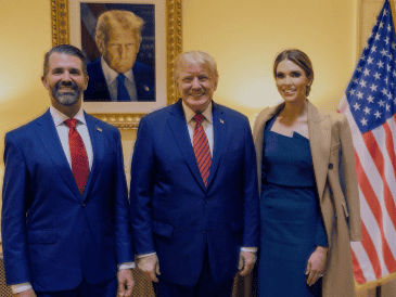 La pareja también defendió públicamente la relación y aseguró que el apoyo económico había sido un regalo personal y que las celebraciones no tuvieron una motivación política. ESPECIAL/IG/@bettinatrump