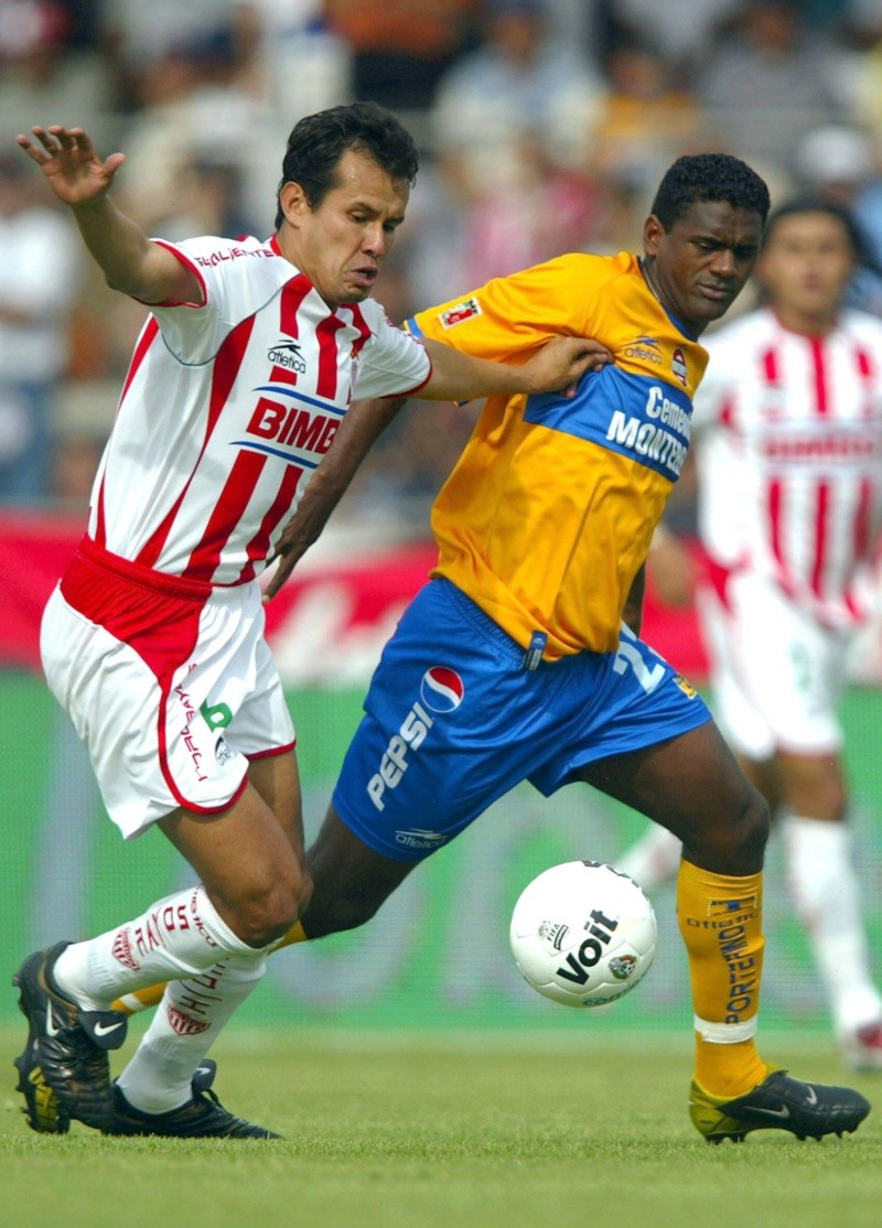 Juan Reynoso, durante su etapa como jugador de Necaxa, en el año 2003. AFP / ARCHIVO &nbsp;