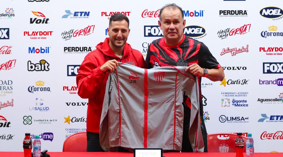 El reto para Juan Reynoso (D) será diferente al que enfrentó en sus anteriores experiencias en el futbol mexicano: ahora toma a un equipo que necesita reaccionar en plena competencia y recuperar terreno en la clasificación. IMAGO7