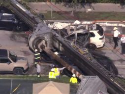 La conductora del auto logró salir por la parte trasera del vehículo mientras estaba en llamas, algo calificado como 