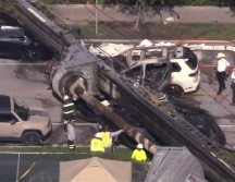 La conductora del auto logró salir por la parte trasera del vehículo mientras estaba en llamas, algo calificado como 
