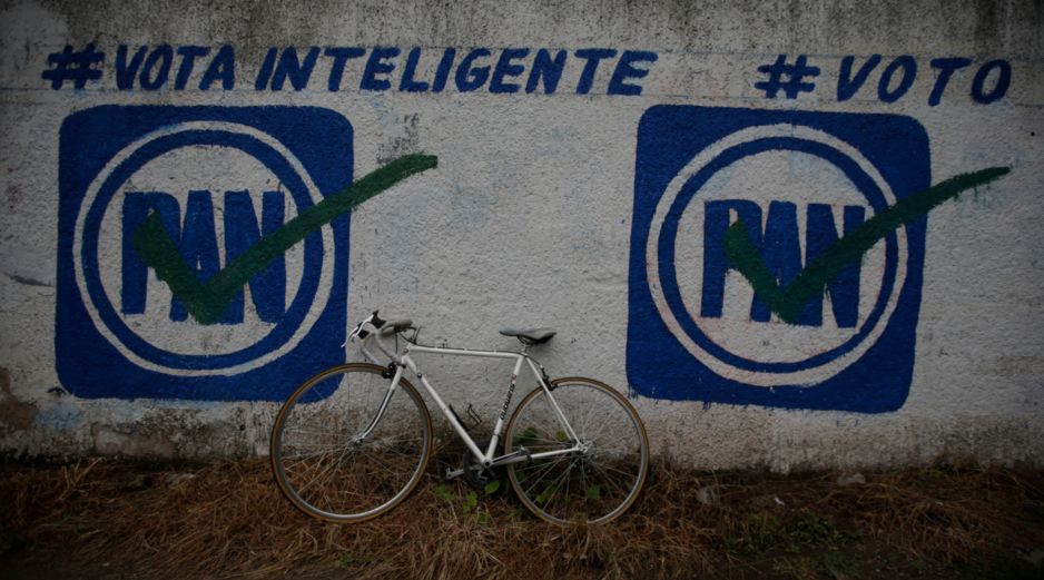 La colocación de propaganda electoral en lugares de uso común comenzará a verse en las siguientes semanas. EL INFORMADOR/ARCHIVO