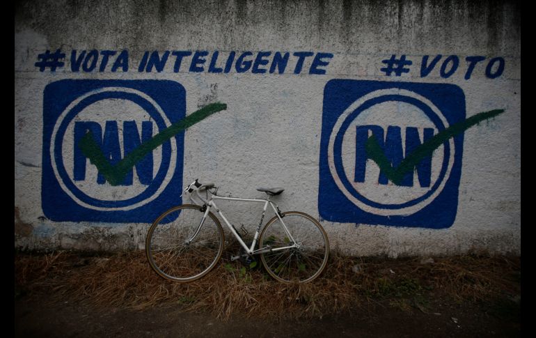 La colocación de propaganda electoral en lugares de uso común comenzará a verse en las siguientes semanas. EL INFORMADOR/ARCHIVO