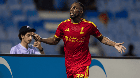 Quiñones se consolidó como el futbolista más peligroso, durante el estreno en el certamen continental. X/@AlQadsiahEN