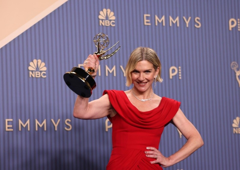 Rhea Seehorn consiguió finalmente su primer Emmy como actriz protagonista de drama gracias a 'Pluribus'. EFE / J. CONNELLY&nbsp;