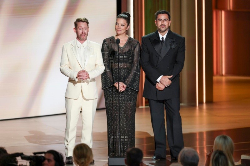 Maculay Culkin pidiór al público que llamara a sus propias madres esa noche durante el homenaje a Catherine O'Hara. EFE / C. TORRES