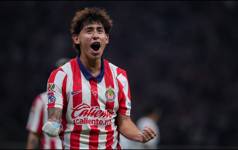 Santiago Sandoval aceleró su proceso de consolidación en Chivas al dar el salto directo desde la categoría Sub-17 al primer equipo por decisión de Gabriel Milito. IMAGO7.