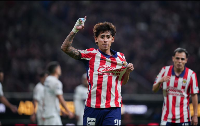 Chivas asumió la cima del Apertura 2026 al concluir la Jornada 8 tras golear a Pumas por 3-0. IMAGO7.