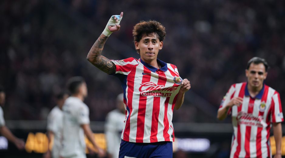 Chivas asumió la cima del Apertura 2026 al concluir la Jornada 8 tras golear a Pumas por 3-0. IMAGO7.