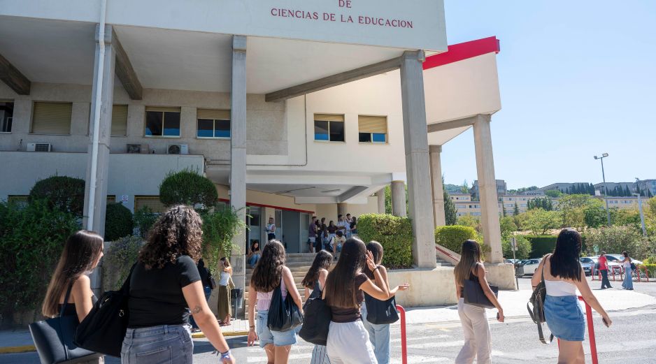 La Universidad de Granada puede gestionar el regreso y reubicación de alumnos en México si ellos lo piden. EFE / ARCHIVO